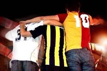 (1 EKM) TARAFTAR GRUPLARINA OPERASYON- stanbul merkezli 4 ilde taraftar gruplarna ynelik operasyonlarda gzaltna alnarak mahkemeye sevk edilen 26 kiiden 3? tutukland, 23? adli kontrol tedbirleri uygulanarak serbest brakld.