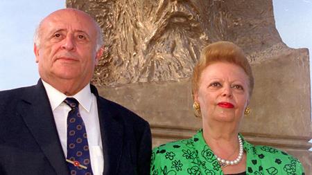 (31 MAYIS) NAZMYE DEMREL HAYATINI KAYBETT- Dokuzuncu Cumhurbakan Sleyman Demirel?in ei Nazmiye Demirel, Alzheimer hastal ve sv elektrolit dengesizlii nedeniyle tedavi grd Bakent niversitesi Hastanesinde 86 yanda yaamn yitirdi.