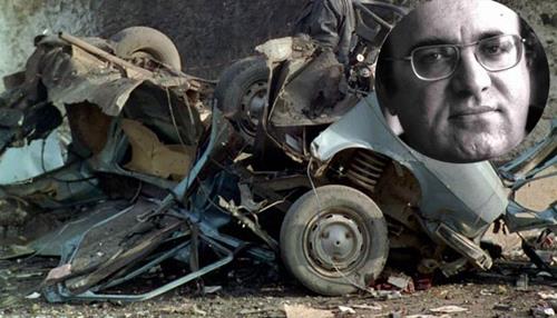 (17 OCAK) UUR MUMCUNUNU OTOMOBLNN ENKAZI ALESNE TESLM EDLD-Ankara 11. Ar Ceza Mahkemesi, Uur Mumcu, Ahmet Taner Klal, Muammer Aksoy ve Bahriye ok?un ldrlmesi olaylarnn da aralarnda bulunduu, ok sayda olay kapsayan "Umut" operasyonuna ilikin davay bir kez daha karara balad. Mahkeme, Yargtay?n daha nceki hkm bozmasnn ardndan tekrar grlen davada 3 san "yasad Tevhid-Selam ve Kuds Ordusu" rgtn kurmak ve ynetmek suundan 12 yl 6?ar ay, 5 san ise ayn rgte yelik suundan 6 yl 3?er ay hapse mahkum etti. Gazeteci Uur Mumcu?nun urad bombal saldrda iinde hayatn kaybettii otomobilin enkaznn ailesine iadesine karar verildi.