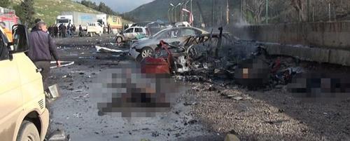 (11 UBAT) SINIR KAPISINDA BOMBA YKL ARA PATLADI- Cilvegz Snr Kaps?nda bomba ykl ara patlatld. Patlamada 3? Trk 10?u Suriyeli 13 kii hayatn kaybetti, 13? ar 28 kii yaraland. Ar yaral 1 Trk?n daha sonra tedavi grd hastanede vefat etmesiyle olayda 4? Trk 14 kii hayatn kaybetmi oldu.