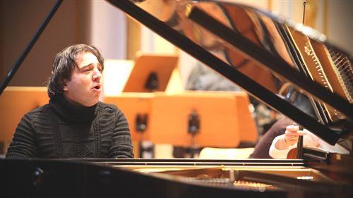 (15 NSAN) PYANST FAZIL SAY'A 10 AY HAPS CEZASI VERLD- stanbul 19. Sulh Ceza Mahkemesi, piyanist ve besteci Fazl Say?n, "halkn bir kesiminin benimsedii dini deerleri alenen aalad" iddiasyla yargland davada, 10 ay hapisle cezalandrlmasn kararlatrd. Hkm, 5 yllk denetimli serbestlik artyla geri brakld. st Mahkeme stanbul Nbeti 29. Asliye Ceza Mahkemesi, 26 Nisan?da karara yaplan itiraz kabul etti ve kurulan hkm kaldrd.