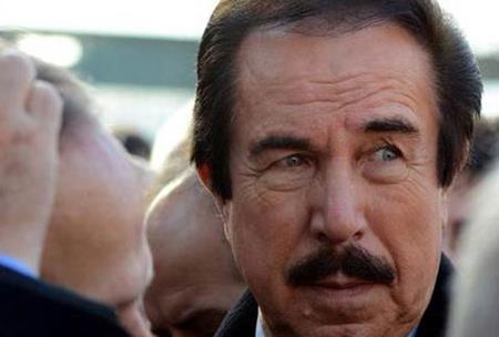 (23 MAYIS) HAYR KOZAKIOLU NTHAR ETT- Eski Olaanst Hal (OHAL) Blge ve stanbul Valisi Hayri Kozakolu, Saryer?deki evinde l bulundu. Gsne yakn mesafeden ate edildii tespit edilen Kozakolu?nun cesedinin yaknnda ruhsatl tabancas bulundu.