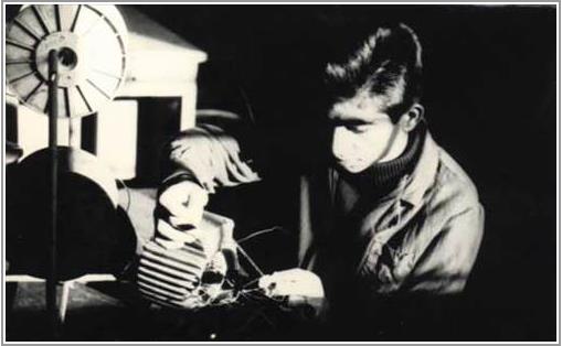 Sleyman Demirel'in bursuyla okudu, iportaclk yapp balon ve orap satt. alkanlyla tannan kabinenin yeni bakan, ilk tatilini 1981 ylnda kullanm. stanbul'un tek bakan olan bu isim tam bir kitap kurdu...