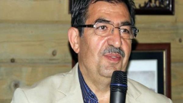 <p><b>OTURACAK KOLTUU OLAMAYAN BELEDYE BAKANI</b></p>    3 dnem st ste Tuzla Belediye Bakan olan evre Bakan dris Gllce, 1992 ylnda belediye bakan olduunda brakn belediye binasn, Gllce'nin bir odas hatta oturaca bir koltuu dahi yoktu. Tuzla Belediyesi'nin binas olmadndan, dnemin stanbul Bykehir Belediye Bakan olan Nurettin Szen'den sadece bir oda isteyen Gllce, mhrn de 15 gnde alabilmi.