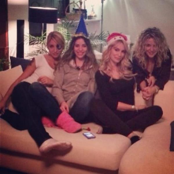 GAMZE ZELK: 4 kiz karde iyi seneler diler