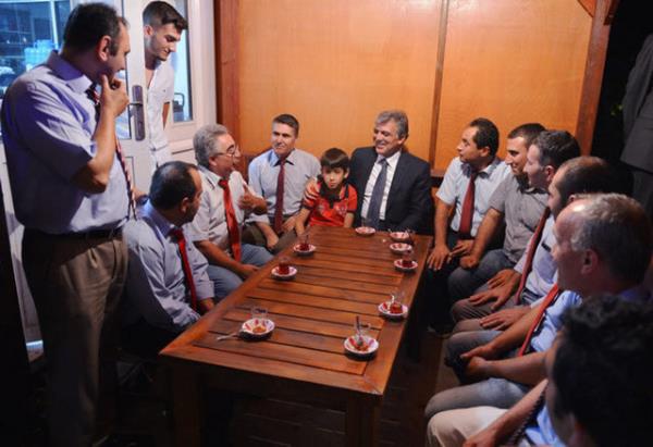 Cumhurbakan Gl, Tarabya'da taksicilerle bulutu...