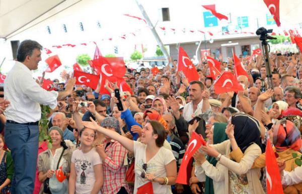 Cumhurbakan Gl, Rize Ardeen'de vatandalara hitap ediyor.