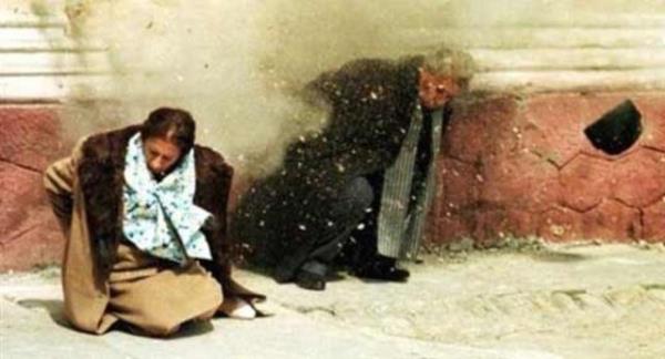 Devrim Meydan'ndaki konumas yuhalannca ei Elena ile parti binasna snan avuesku helikopterle kamaya alt ama yakaland.