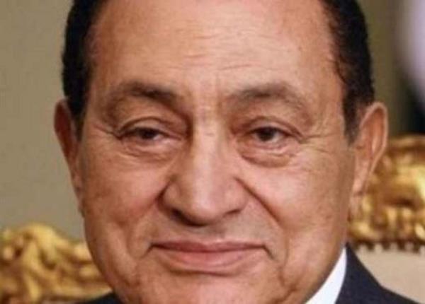 Hsn Mbarek-Msr Demir kafes arkasnda Msr'da bu yl ocak aynda balayan ynetim kart protestolara direnemeyerek 30 yl sren iktidarn 11 ubat'ta brakan 83 yandaki Mbarek, bir ay sonra tutukland.