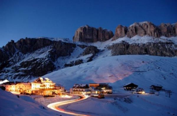 <b>Andorra:</b> 3 Haziran 1993 ylndaki antlamaya gre gerekli durumda lkenin askeri ynden korunmas spanya ve Fransa tarafndan salanyor.