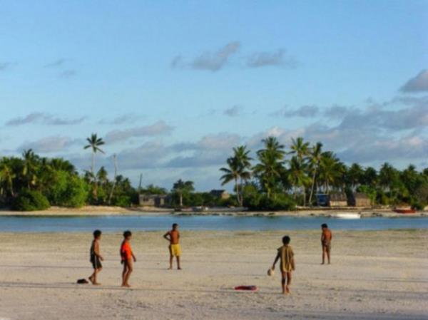 <b>Kiribati:</b> Kk lkede gvenlik iin sadece polis var. lkenin korunmas gereken bir durum ortaya karsa Yeni Zelanda ve Avustralya ordusu harekete geecek.