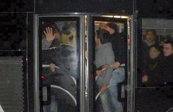 <p><b>5. Kap n Teoremi</b></p>  Mutlaka fark etmisinizdir, her gn birileri alp kapanan metrobs kapsyla beraber oradan oraya savrulur durur.