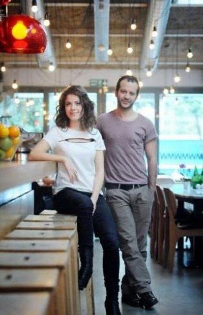 Fatmagl'n Suu Ne dizisiyle tannan gen oyuncu, Rza Kocaolu'nun kardei.