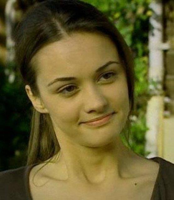 Hande Soral, Kk Kadnlar dizisiyle tannmt.