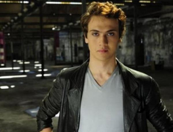 Aras Bulut ynemli, yle Bir Geer Zaman ki disisiyle bir gecede TV seyircisinin hafzasna yerleti.