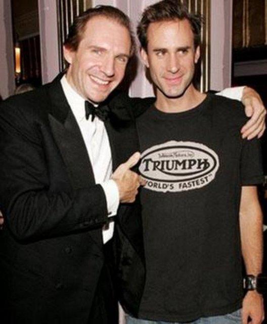 Ralph ve Joseph Fiennes de meslekta.