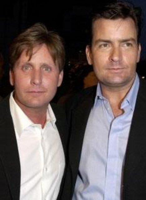 Charlie Sheen ve Emilio Estevez, Hollywood'un nl oyuncu kardelerinden.