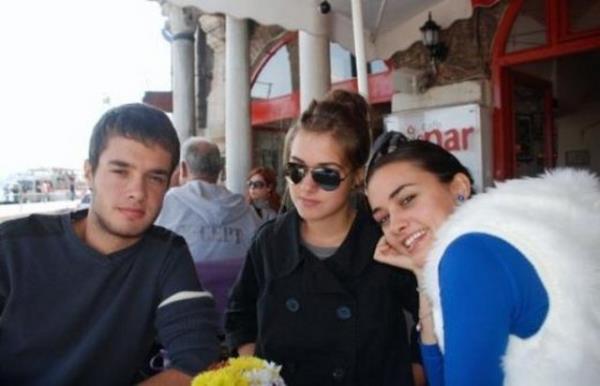 Bensu'nun Bedirhan adnda bir de ikizi var.