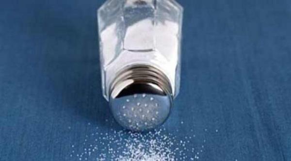 <b>Tuzlu Makarna:</b> Yapl ayn makarnaya benziyor. Tek fark bu kez makarnalar suya atmadan nce tuz koymay akl ediyoruz. yle daha gzel oluyor.