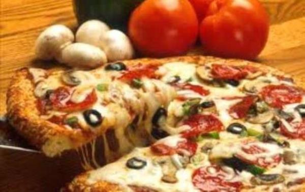<b>Hazr Pizza:</b> Pizzamz frnmza atp pimesini bekliyoruz daha sonra frndan karp yank yerlerini bakla kazyoruz. Dikkat edilmesi gereken tek ey kazrken zerindeki malzemeleri mutfak tezgahna yaptrmamak.