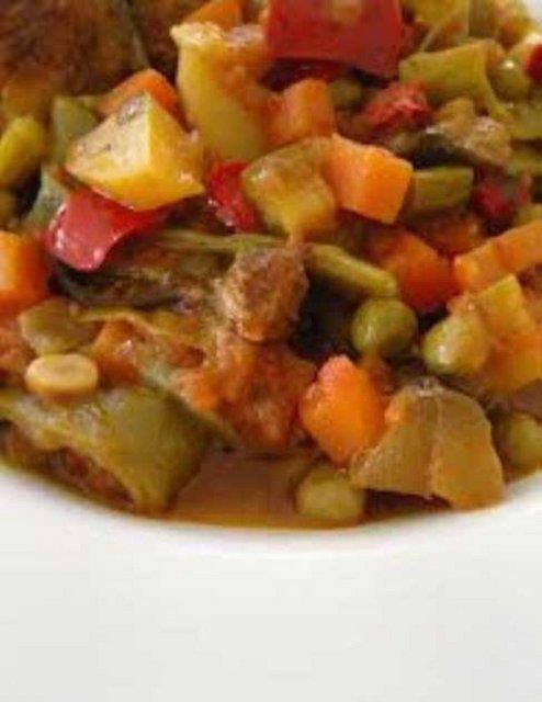 <b>Konserve Trl:</b> Bir miktar ya ve salay tencereye koyup konservenin iindekileri dkp zerine su koyuyoruz. Pimesi ok uzun sryor.O sebeple banda beklemiyoruz. Gidip TV izliyoruz.