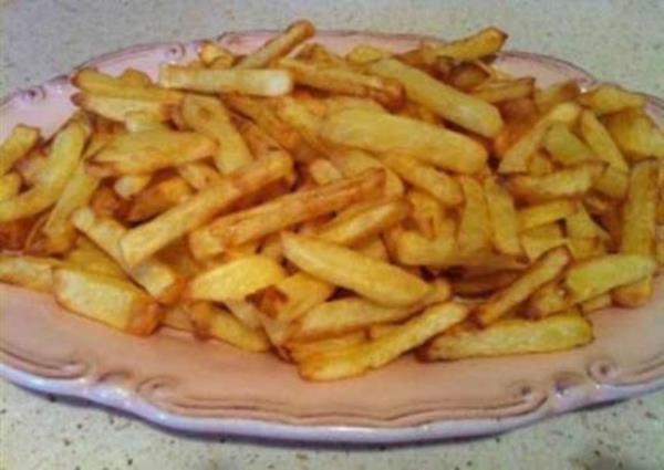 <b>Patates Kzartmas:</b> En kolay ilerden biri. Patatesleri soyup parmak gibi kesiyorsunuz ve kzgn yaa atiyorsunuz. Tek yapmanz gereken altn zamannda kapatmanz. Yoksa tencere alev alabiliyor.Bu yzden sadece tvde pembe dizi varken yapn.