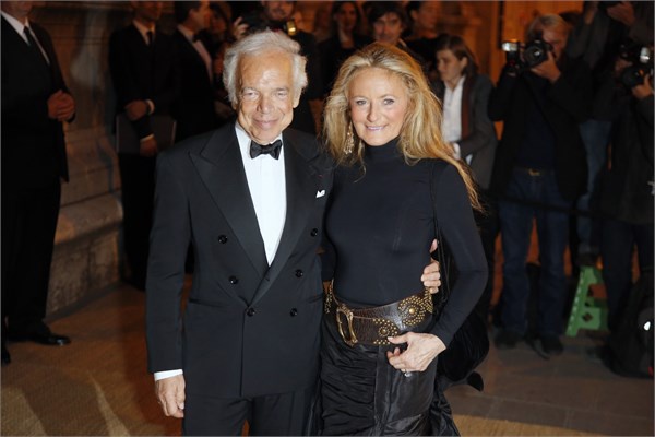 <p><b>Ralph Lauren</b></p>  Tekstil devi, dnyann en byk moda devlerinden Ralph Lauren markasn oluturmadan nce, bir tekstil irketinde ayak ilerine bakyordu. u anda 7,7 milyar dolarlk servetin sahibi.