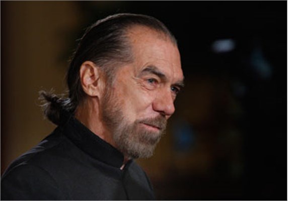 <p><b>John Paul DeJoria</b></p>  Kapdan kapya ampuan satan John Paul Mitchell Systems'ini kuran DeJoria, bu ii bir imparatorlua dntrmeden nce ailesine destek olmak iin Noel kartpostallar ve gazete satyordu. Daha sonra Patron Tequila irketini kuran Dejoria'nn u anda 4 milyar dolar kiisel serveti bulunuyor.