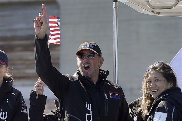 <p><b>Larry Ellison</b></p>  Oracle irketinin patronu Larry Ellison, genlik yllarnda kendisini evlat edinen annesinin vefat etmesinin ardndan, okulu brakt ve sekiz yl boyunca birbirinden farkl alanlarda alt. u anda 41 milyar dolarlk kiisel servetin sahibi.