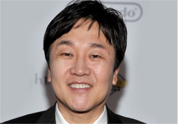 <p><b>Do Won Chang</b></p>  ABD'nin en byk kadn giyim markalarndan Forever 21'in kurucusu Do Won Chang, karsyla birlikte irketini kurmadan nce, ABD'ye geldii ilk zamanlarda kapc, benzinci, bir kafede ii olarak alt. u anda 5 milyar dolarlk kiisel servetin sahibi.