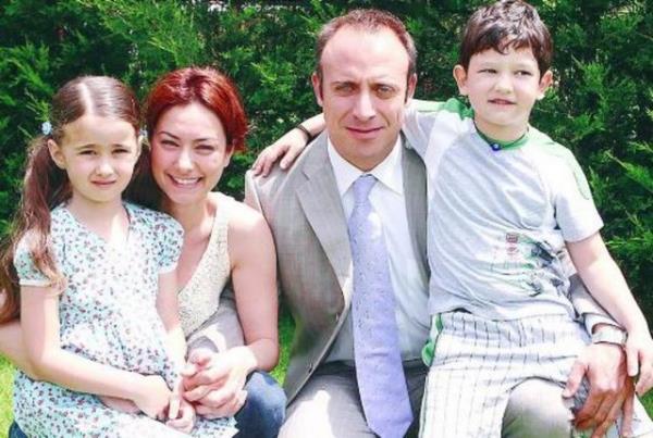 Aliye'nin ardndan rol ald dizilerde uzun sre ansszlk yaayan elik, u sralar nadna Yaamak ile ekrana dn yapt.