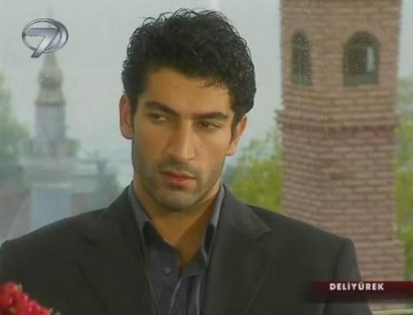 Daha sonra da ok izlenen dizilerde oynad. u sralar Karaday dizisinde kamera karsna geiyor.