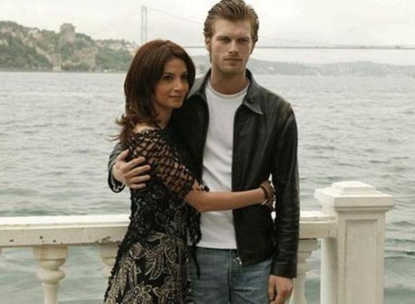 u sralar Umutsuz Ev Kadnlar dizisinde oynuyor.