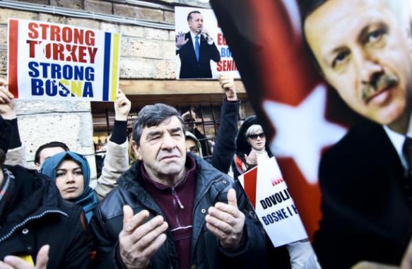 Kasumagi, Trkiye'de de Bonak kkenli ok sayda vatandan yaadn hatrlatarak, bu nedenle, Trkiye ile Bosna Hersek'in birbirine ok yakn iki lke olduunu ve bu yaknl daha da kuvvetlendirmek iin gelecekte de alacaklarn belirtti.