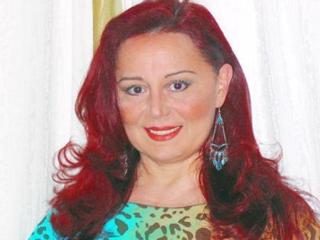 <p><b>OYUNCULUA TEKRAR DND</b></p>    80'li yllarn banda Boazii niversiteden mezun olunca oyunculuk yerine turist rehberlii ve "seslendirme sanatl" yapt. 2000li yllardan itibaren ocukluk ak oyunculua tekrar dnd. Parla enol u anda dizilerin en beenilen oyuncularndan biri.