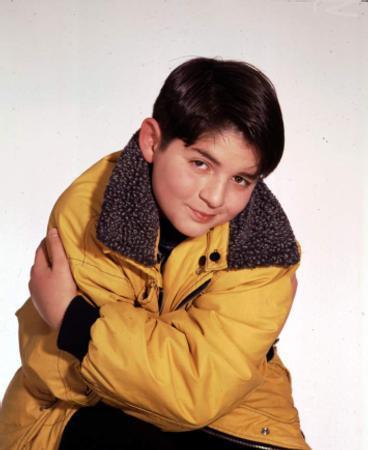 <p><b>KK ONUR</b></p>    Manevi aabeyi ve patronu Mahsun Krmzgl ile bir programn canl yaynnda ark syleyince bir gecede tannd. Ardndan albmler, reyting rekorlar kran diziler yapt.