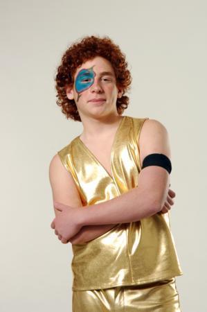 <p><b>SUNUCU OLDU</b></p>    Dizinin bitmesinden sonra reklam filmlerinden ald cret ok konuuldu. imdi byd ve bir gezi programnda sunuculuk yapyor.