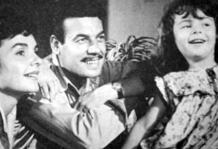 <p><b>YELAMIN POLLYANNASI</b></p>    mercikin deimez rol arkada ve kuzeni. Babas senarist Hamdi Deirmenciolu sayesinde henz 2 yandayken Papatya adl filmle sinemaya adm att ve 20 yana gelinceye kadar da ok sayda filmde rol ald.