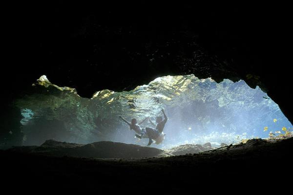 Gelinliinizden vazgemeye hazr msnz? te yeni moda dn fotoraflar ve 'trash dress' denen yeni akmn en arpc grselleri.