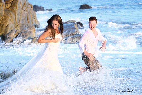 Gelinliinizden vazgemeye hazr msnz? te yeni moda dn fotoraflar ve 'trash dress' denen yeni akmn en arpc grselleri.