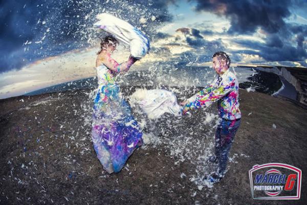 Gelinliinizden vazgemeye hazr msnz? te yeni moda dn fotoraflar ve 'trash dress' denen yeni akmn en arpc grselleri.