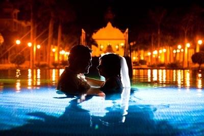 Gelinliinizden vazgemeye hazr msnz? te yeni moda dn fotoraflar ve 'trash dress' denen yeni akmn en arpc grselleri.