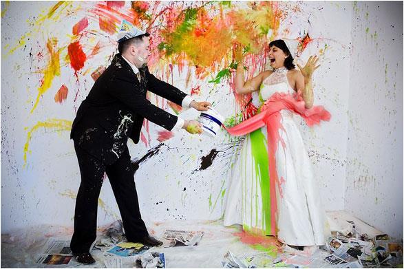 Gelinliinizden vazgemeye hazr msnz? te yeni moda dn fotoraflar ve 'trash dress' denen yeni akmn en arpc grselleri.