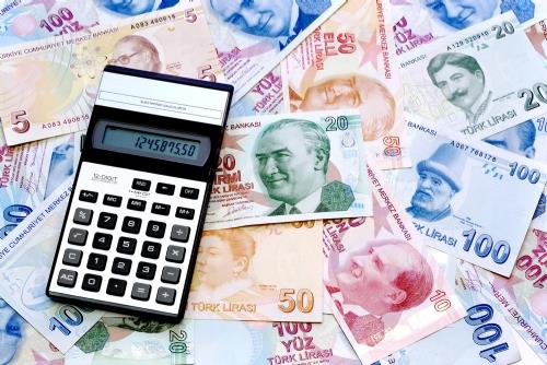<p><b>retmenlere ekstra 150 lira zam</b></p>  retmenlerin maalarnda 2014 ve 2015 yllarn kapsayan toplu szleme uyarnca, sz konusu artlara ilave olarak ocak aynda 75 lira daha art saland.   <p>Buna gre, 9uncu derecenin 1inci kademesinden maa alan bir retmenin mevcut 2 bin 137 lira olan maa 2 bin 345 liraya ykseldi. </p>retmenler, bu yln temmuz aynda 75 liralk bir zam daha alacak.