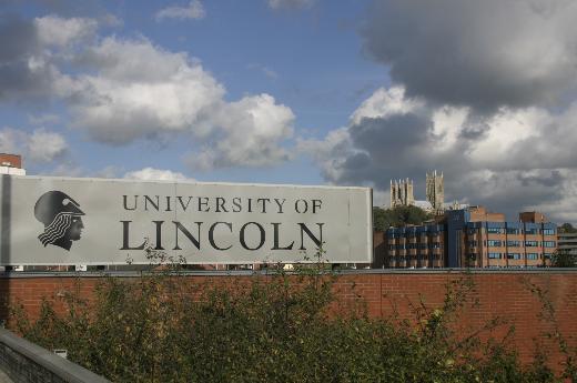 <p><b>2014 MBA bursu</b></p>    ngiltere Lincoln niversitesi uluslararas renciler iin 2014 MBA bursu salyor. 4.000 Avro deerindeki yksek lisans (MBA) bursu ubat-Eyll 2014 dnemleri iin geerli olacak. rencilerin akademik baarlar, ngilizce dil seviyeleri ve yazacaklar niyet mektubu burs bavuru deerlendirmeleri iin gerekli kriterler olarak akland. 4.000 Avro deerindeki yksek lisans bavuru tarihi ise Eyll 2014 dnemi iin 31 Mays 2014 olarak akland.   <p>http://www.lincoln.ac.uk/home</p>