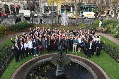 <p><b>Bavuru artlar neler?</b></p>    Yurtdnda eitim almak isteyenler iin bavuru srasnda istenen belgeler zel artlar barndrabilecekken her lke iin temel evraklar bulunuyor. Bir bavuru formu, not dkm, diploma en az 2 akademisyenden alnan referans mektubu (Profesr olmas tercih sebebi) ve bu dokmanlarn yeminli evirmenlerce yaplm evirileri ve bavurularda istenilen yabanc dil seviyesini gsteren snav sonucu en temel belgeler arasnda yer alyor. Bavuru srecinde dikkat edilmesi gerekenlerin banda, belgelerin eksiksiz tamamlanmas, son baavuru tarihinden nce gnderilmesi, iyi yazlm niyet mektubu, yabanc dil seviyesi puannn yksek olmas olarak olarak sralanyor.