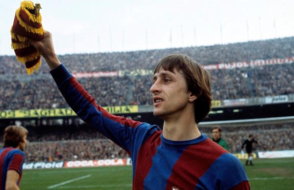 'Futbol basit bir oyundur. Zor olan ise, basiti oynamaktr.' Johan Cruyff.