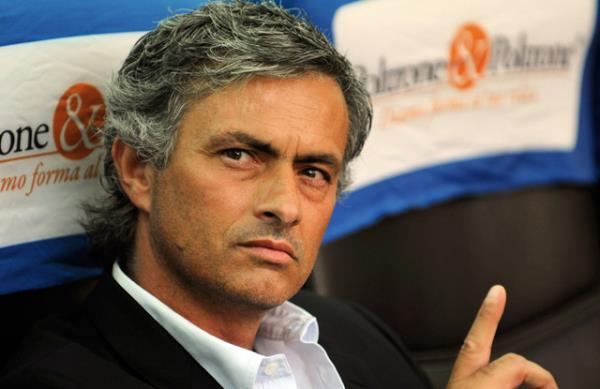 'Ben de 90 dakika yedek kulbesindeyim.' Jose Mourinho. (Benzemann yedek oturmas nedeniyle sorulan soruya verdii cevap)