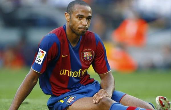 'Futbol hayatmda en ok zorlandm stoperlerden biri Blent Korkmazd. Ayak bile uzatlmayacak topa kafa uzatrd.' Thierry Henry