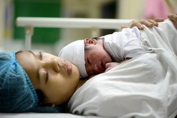 2014'n ilk bebeklerinden biri, Filipinler'in bakenti Manila'daki bir hastanede annesi ile birlikte grntleniyor. Filipinler